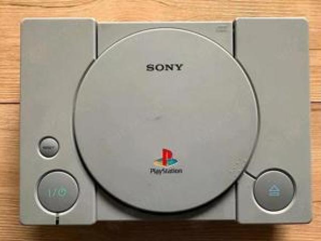 PlayStation 1 mit Chip kann alles an Spiele spielen - 1